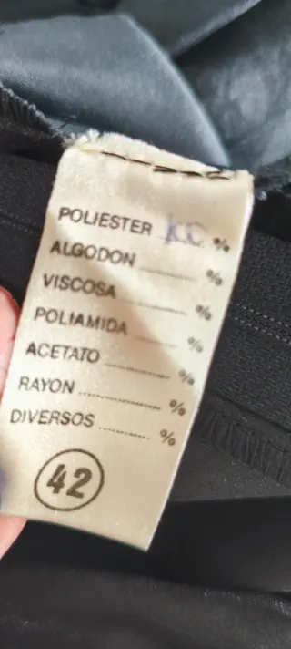 Vestido cóctel negro corto de organza sin tirantes