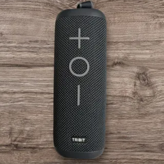 Altavoz Tribit resistente al agua negro