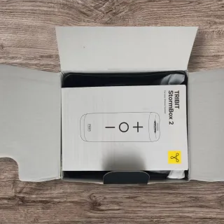 Altavoz Tribit resistente al agua negro