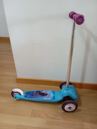Patinete 3 ruedas niña Frozen