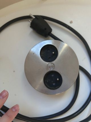 Enchufe empotrable con cable