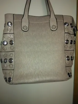 Bolso grande beige y dorado