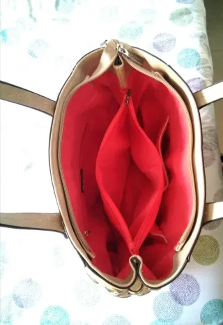 Bolso grande beige y dorado