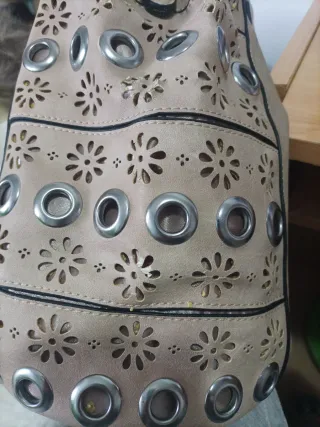 Bolso grande beige y dorado