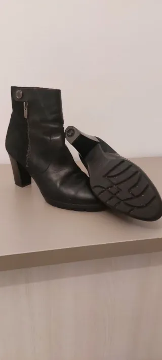 Botines de piel negros