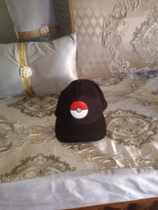 Gorra Pokémon Negra con Logo Multicolor