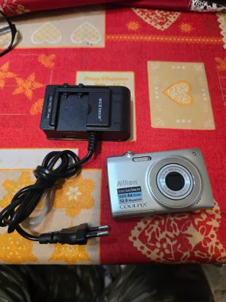 Nikon COOLPIX Fotocamera Digitale Argento