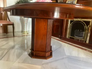Conjunto mesa y sillas madera buena