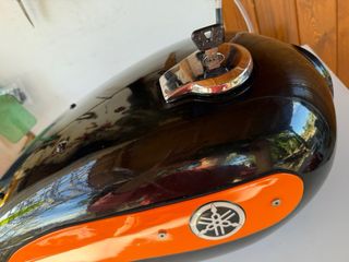 Depósito Gasolina Yamaha SR 250 con mochila cuero