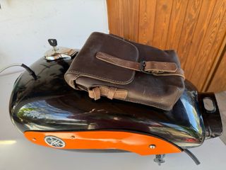 Depósito Gasolina Yamaha SR 250 con mochila cuero