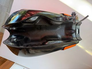Depósito Gasolina Yamaha SR 250 con mochila cuero