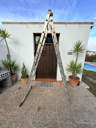 Escalera aluminio extensible 18 peldaños