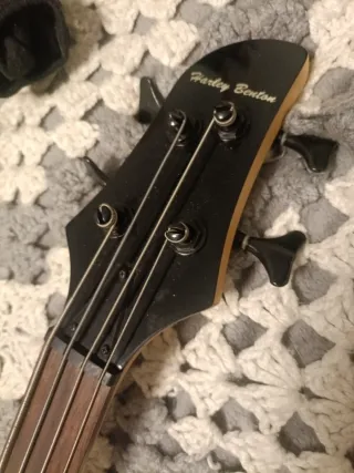 Bajo Harley Benton Fretless