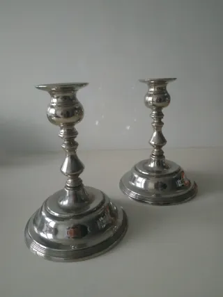 Candelabros vintage metálicos plateados