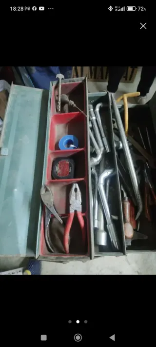 Caja de herramientas metálica