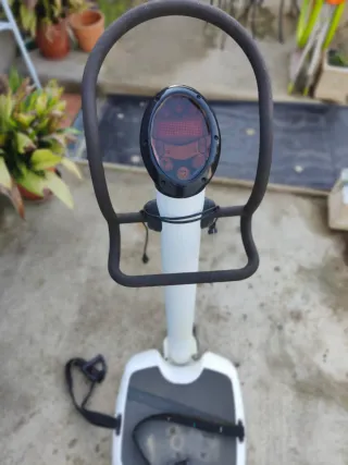 Plataforma Vibratoria MERIT FITNESS