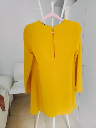 Vestido Zara amarillo manga larga