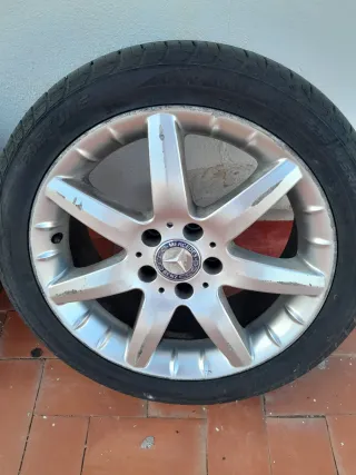 Llanta Mercedes-Benz