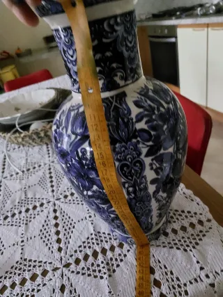 Vaso in ceramica blu e bianco