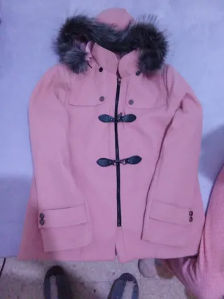 Parka rosa con gorro y pelo sin marca