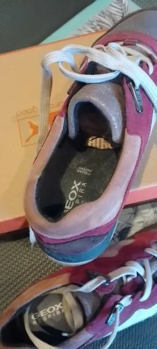 Zapatillas Geox grises y rosas