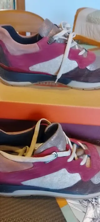 Zapatillas Geox grises y rosas