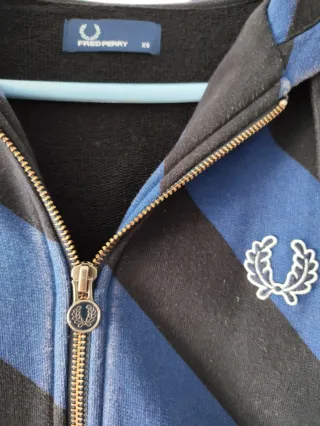 Sudadera Fred Perry Rayas Azul y Negro