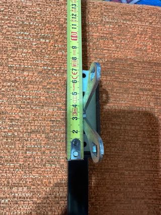 Tirador maneta negro y metal