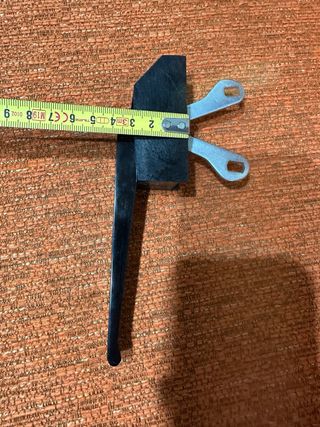 Tirador maneta negro y metal