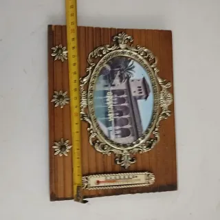 Colgador de llaves con marco y termómetro