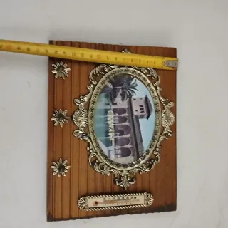 Colgador de llaves con marco y termómetro