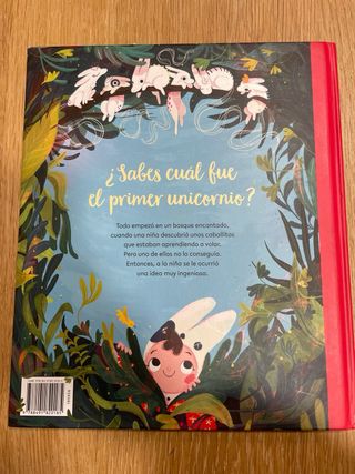 2 libros infantiles, de unicornios y clasicos