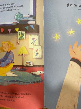 2 libros infantiles, de unicornios y clasicos