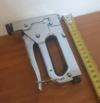 Grapadora Tapicero PETRUS 330