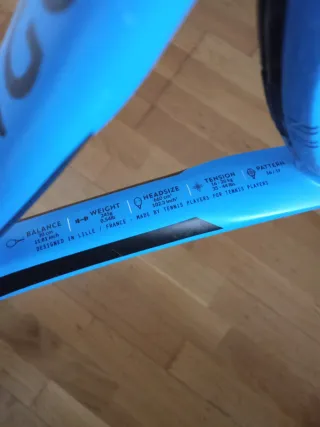 Raqueta de Tenis Azul y Negra