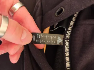 Felpa Adidas nera con logo, come nuova