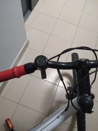 Bicicleta MTB Blanca B'TWIN