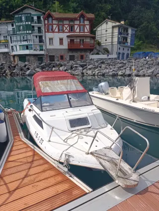 Barco con motor Yamaha