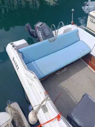 Barco con motor Yamaha