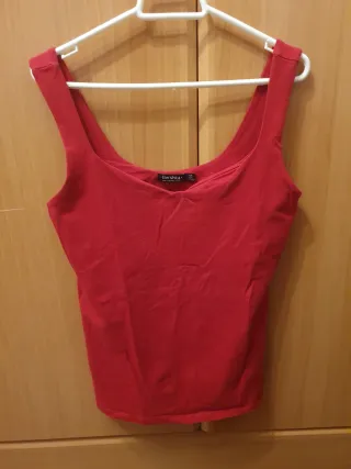 Camiseta Bershka Roja Talla M