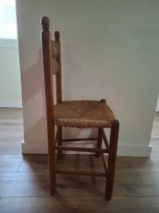 Silla antigua madera y mimbre estilo farmhouse