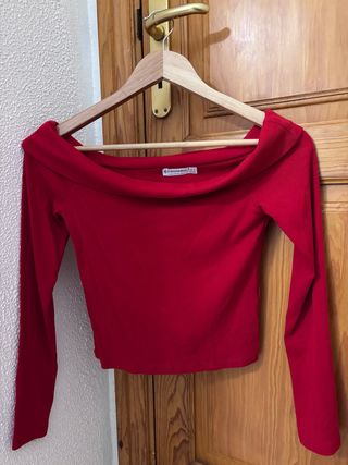 Camiseta Stradivarius Roja Escote Hombros Talla XS