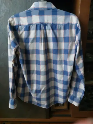 Camisa de cuadros azul y blanco