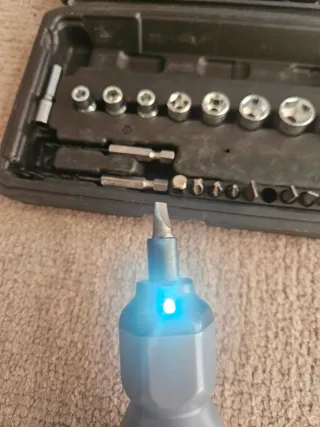 Mini destornillador eléctrico recargable