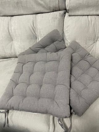 3 Cojinescuadrados grises (3 unidades) Leroy Merlí