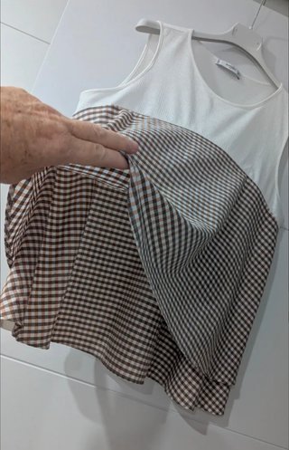 Lote 4 Blusas diferentes modelos.