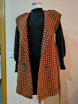 Chaleco Stradivarius Negro Naranja