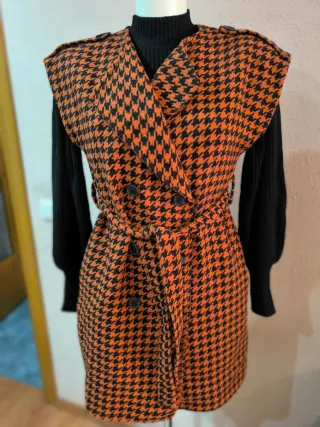 Chaleco Stradivarius Negro Naranja