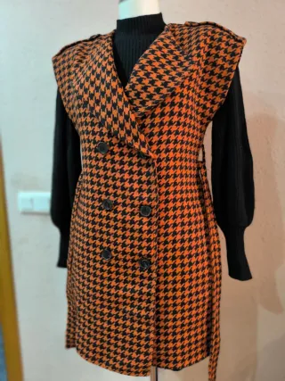 Chaleco Stradivarius Negro Naranja