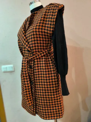 Chaleco Stradivarius Negro Naranja